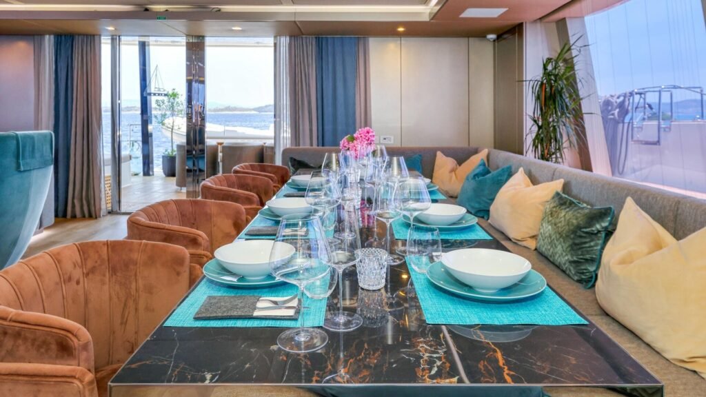 HONEYBIRD interior dining