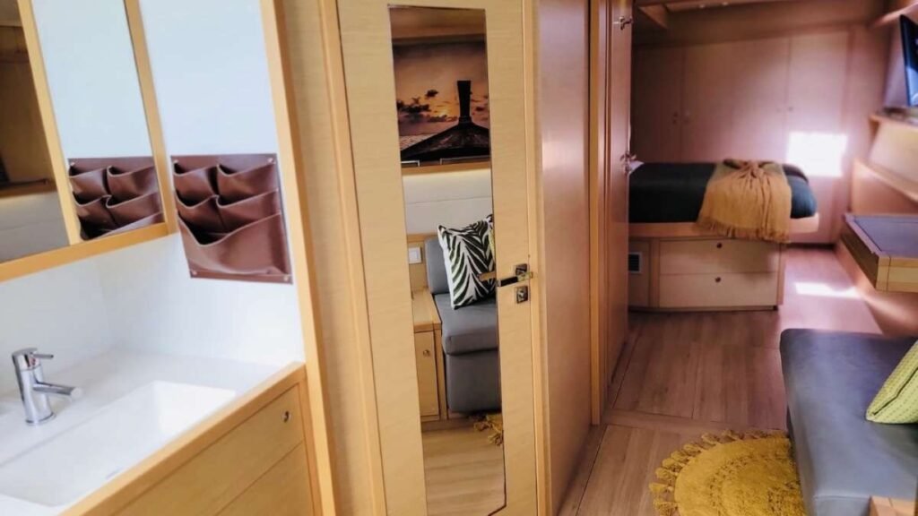 HUNTRESS guest cabin