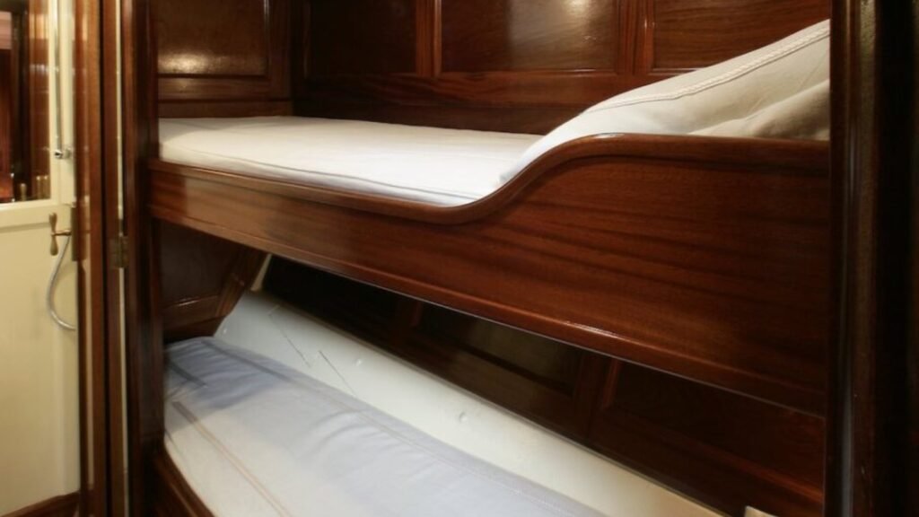 JAVELIN second guest cabin