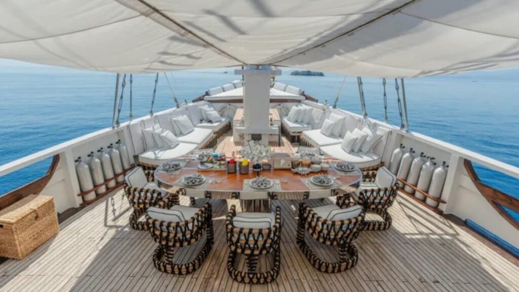 KAYRA charter yacht