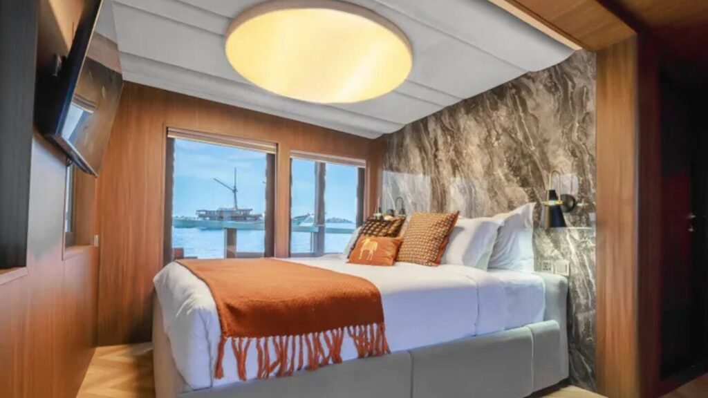 KAYRA charter yacht