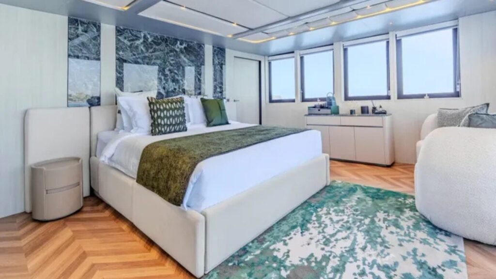 KAYRA charter yacht