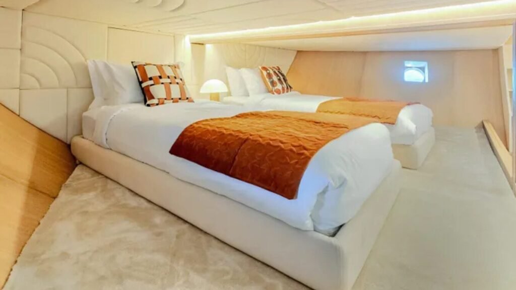 KAYRA charter yacht