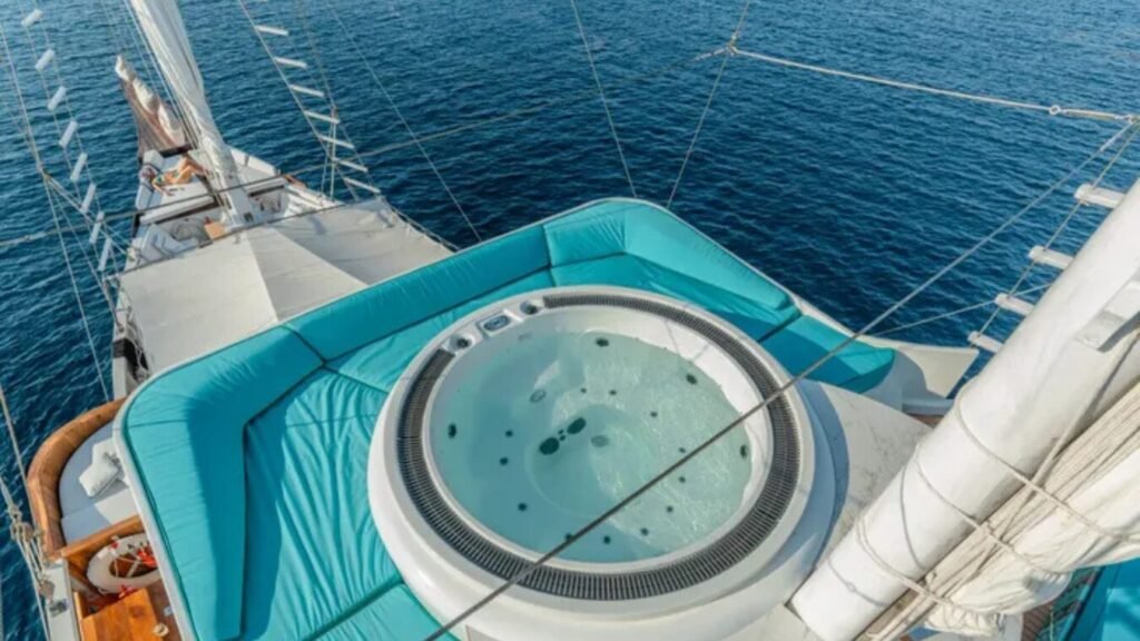 KAYRA charter yacht