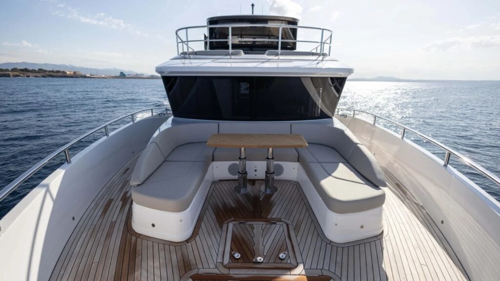 KORA foredeck seating