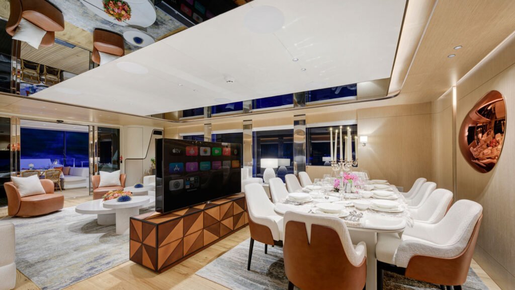 LADY LUNA interior dining