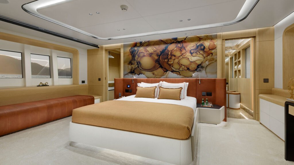LADY LUNA master suite
