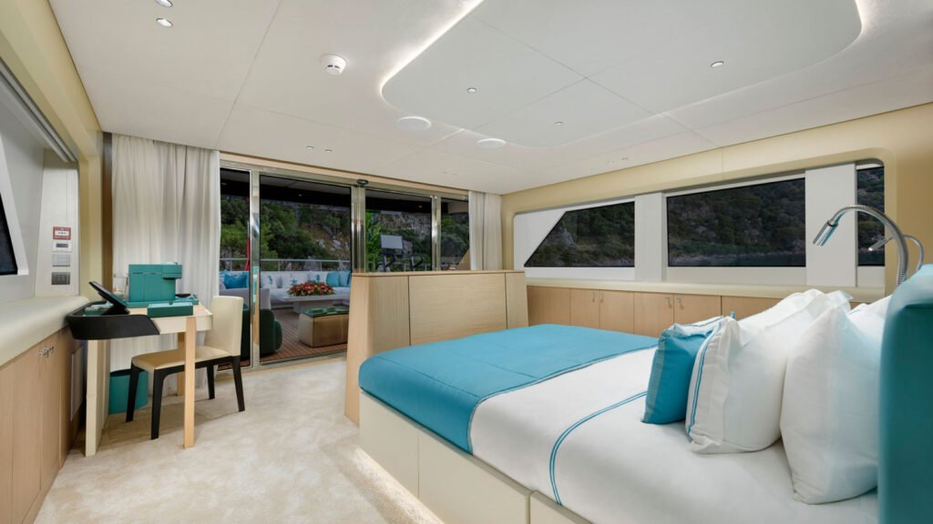 LADY LUNA owner suite