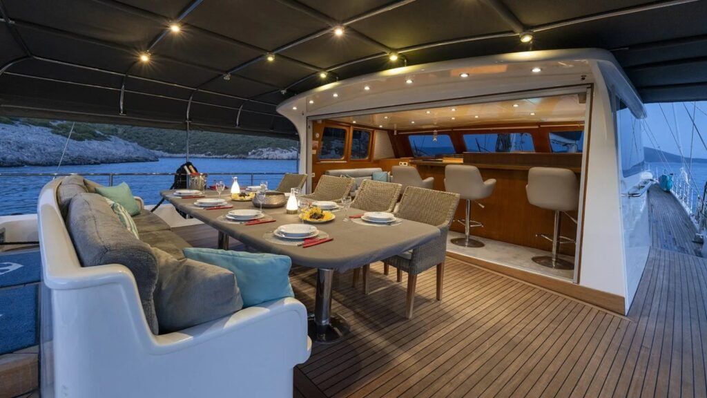 LUCKY YOU aft deck dining and bar