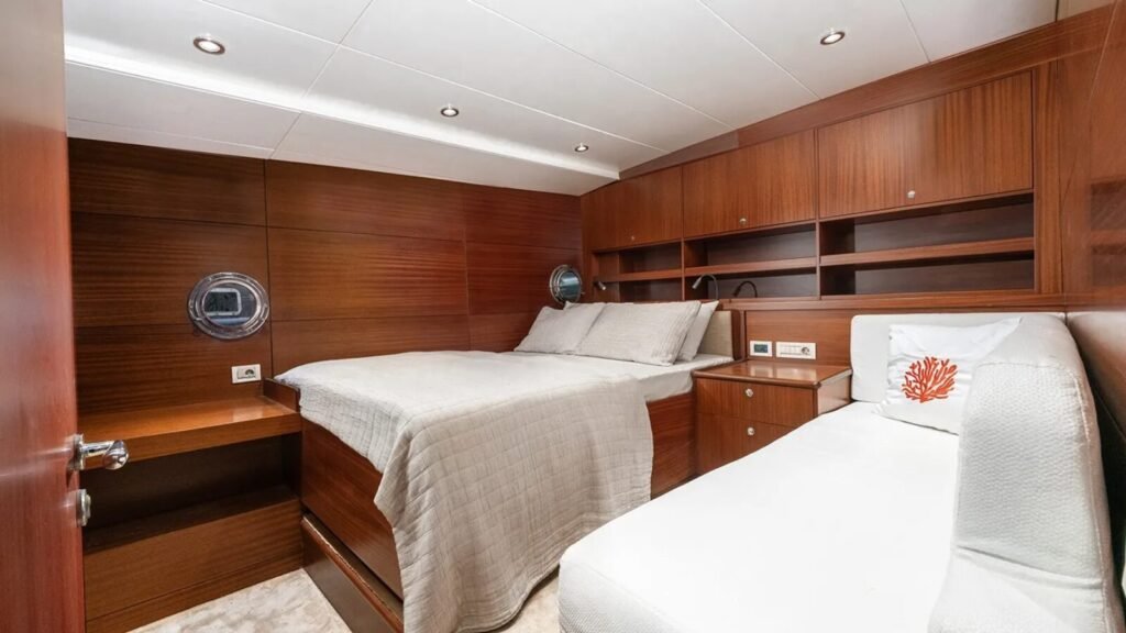 LUCKY YOU guest cabin