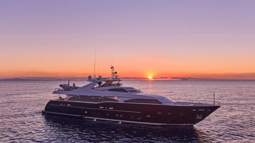 MALEN Custom Line 34m motor yacht profile