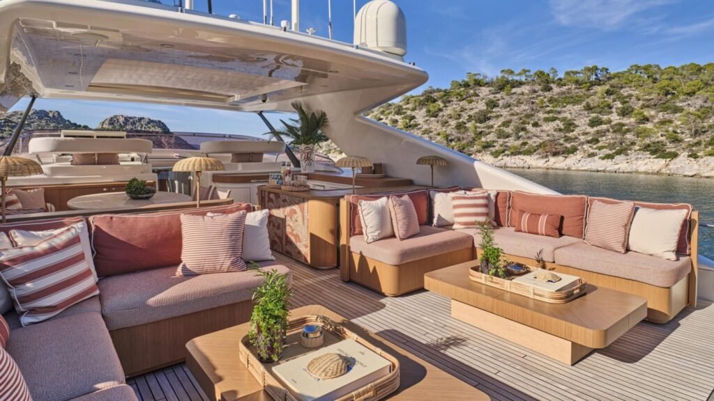 MALEN sun deck relaxation area
