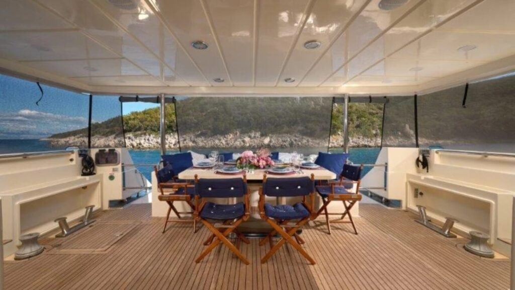 MARSHALL main deck aft dining