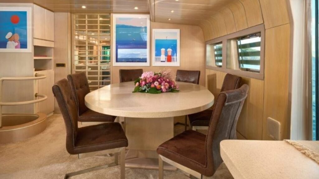 MARSHALL main salon dining