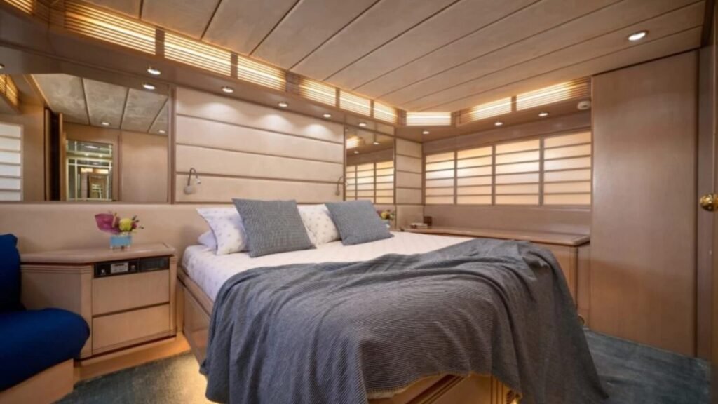 MARSHALL guest suite