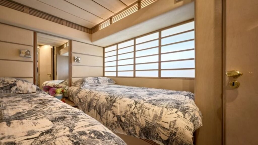 MARSHALL guest twin suite