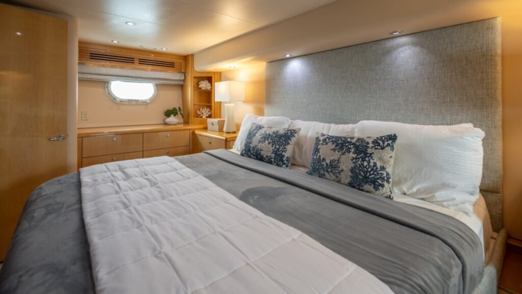 MARY KATHLENE guest cabin
