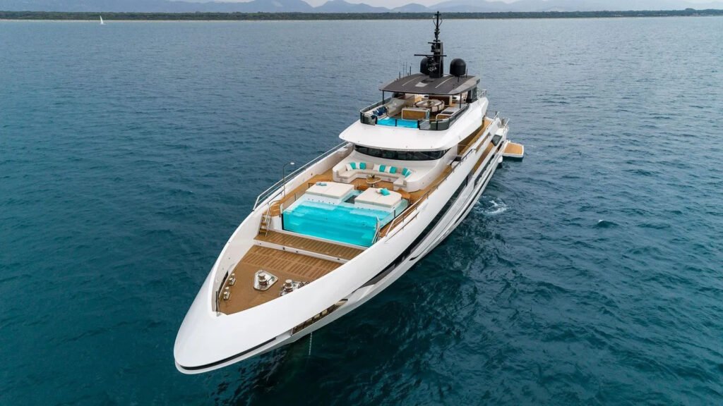 MAVERICK - foredeck spa pool