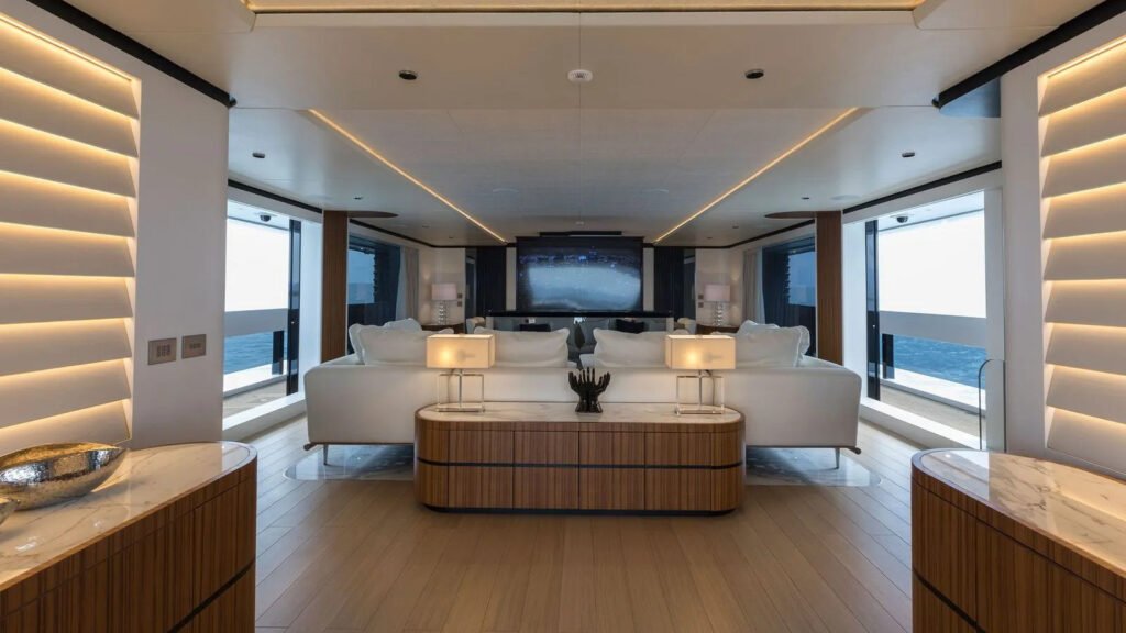 MAVERICK - main salon