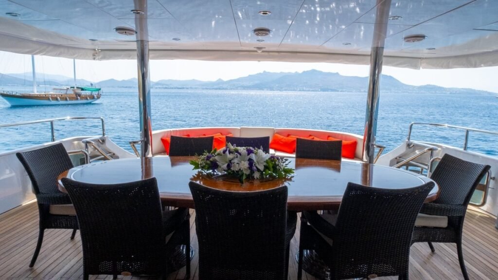 MERVE main deck aft dining