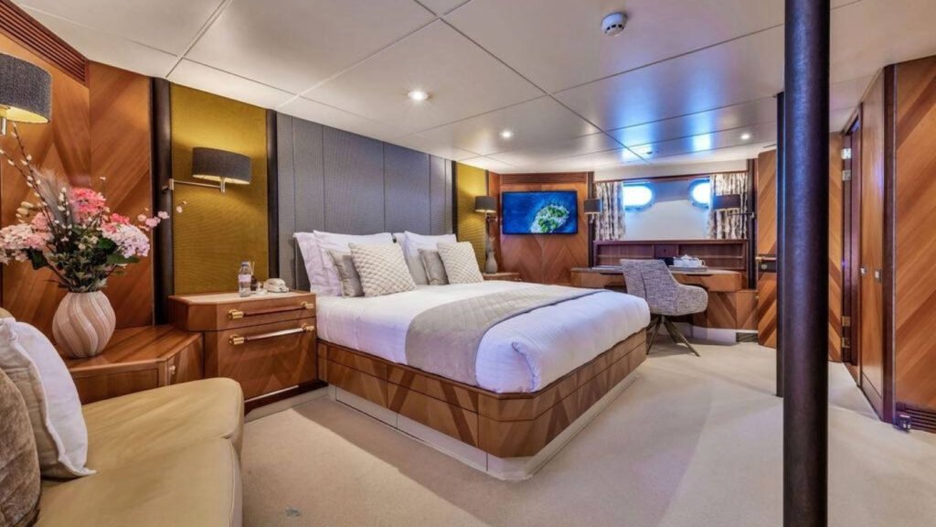 Sheergold Amels Master Stateroom