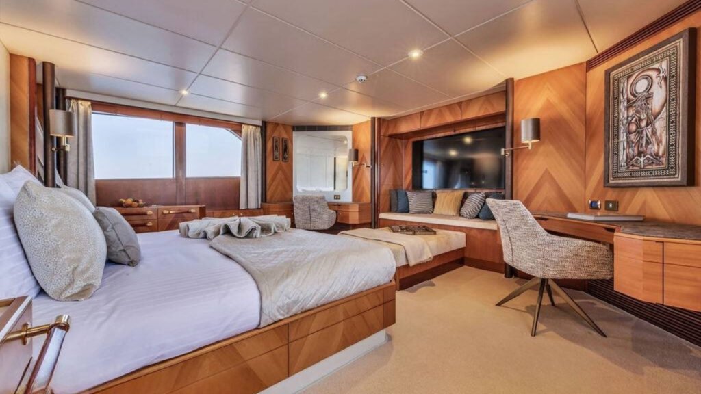 Sheergold Amels Guest Double Cabin