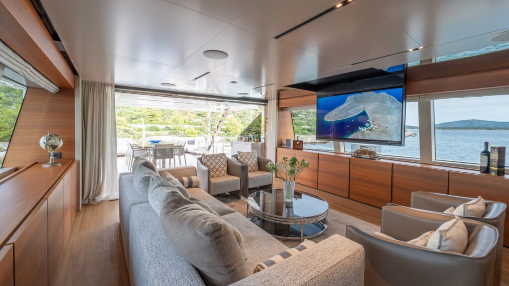 SK Custom Line Bridge Deck Saloon