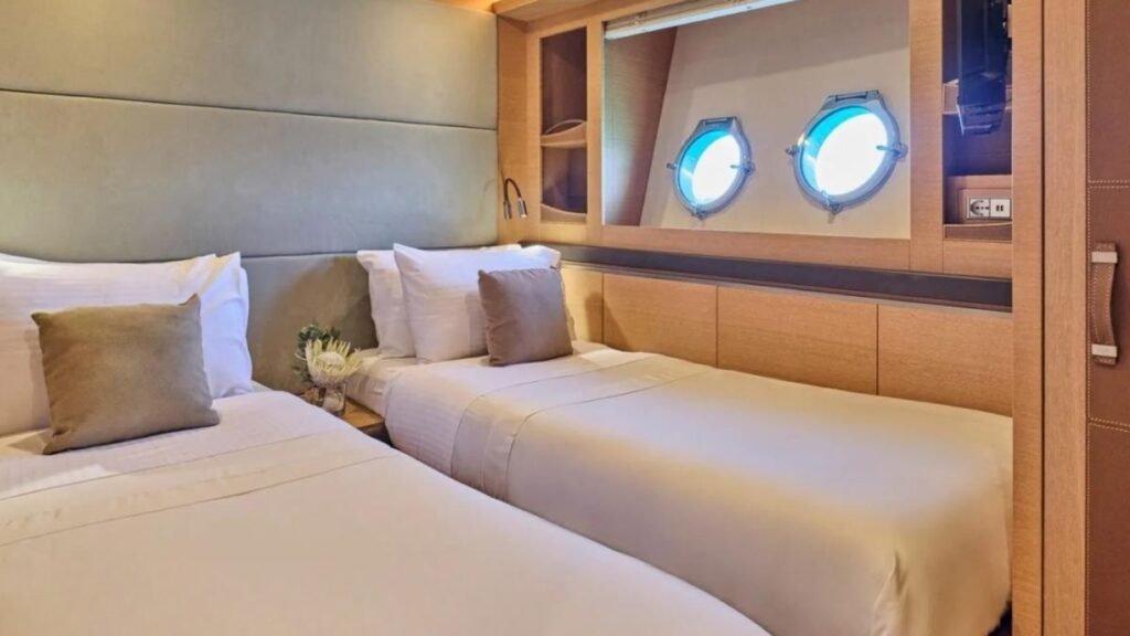 NAYLA double cabin