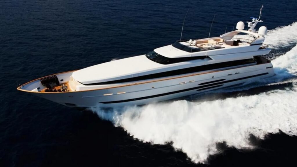 NINO Cantieri di Pisa motor yacht profile