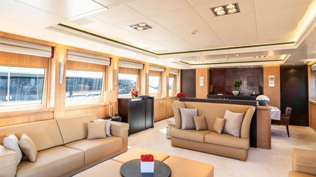 NINO main salon