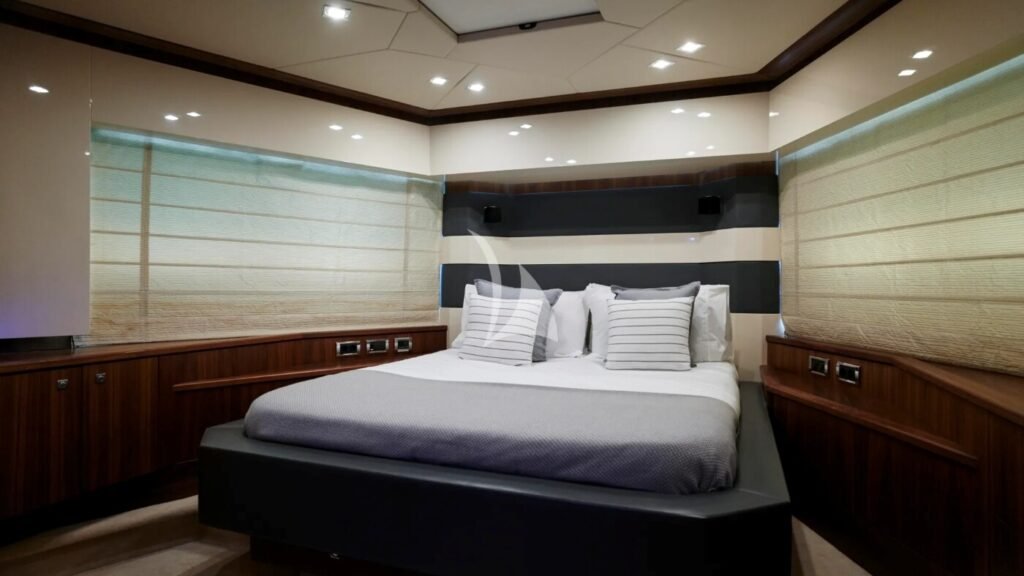 NOVA 92 master stateroom