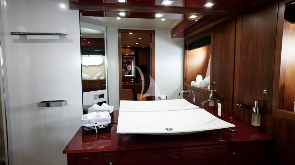 NOVA 92 master en-suite bathroom