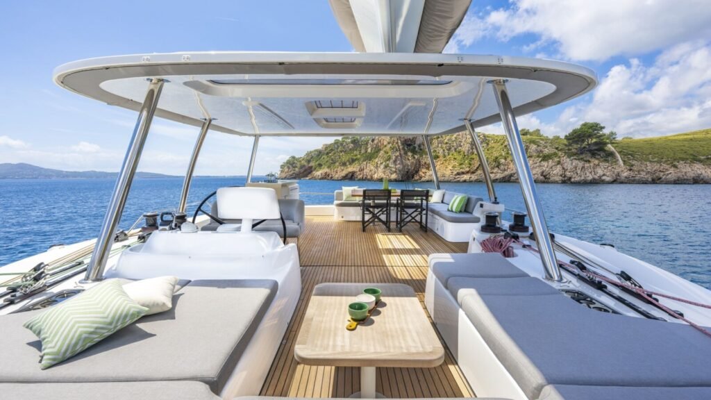 LADY M Sun Deck