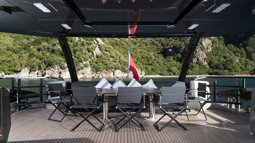 FX Aft Deck Dining