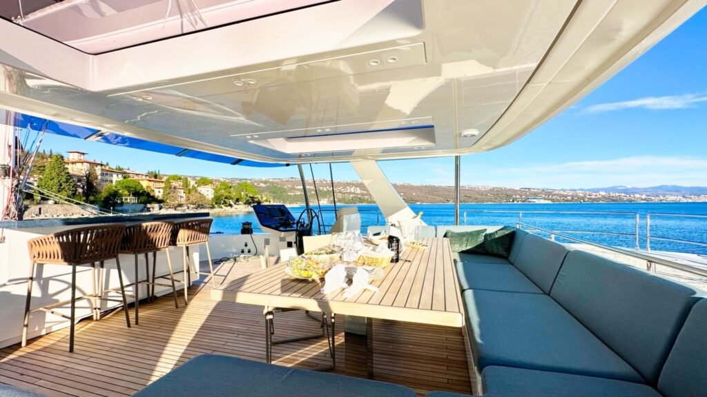 NALA ONE Flybridge Sun Deck