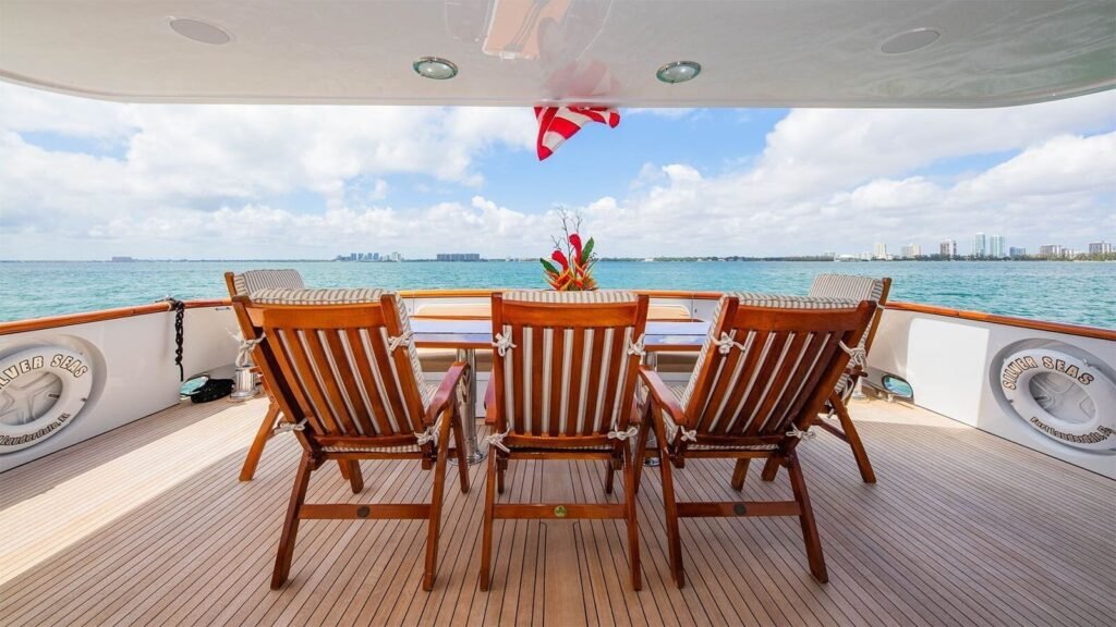 SILVER SEAS Aft Deck Dining