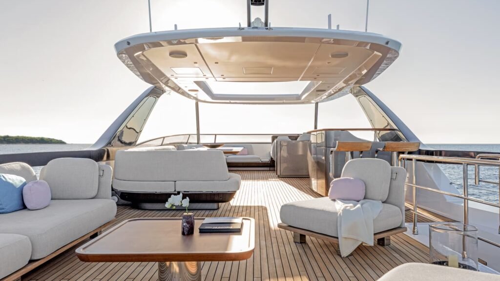 VIVA II Sun Deck