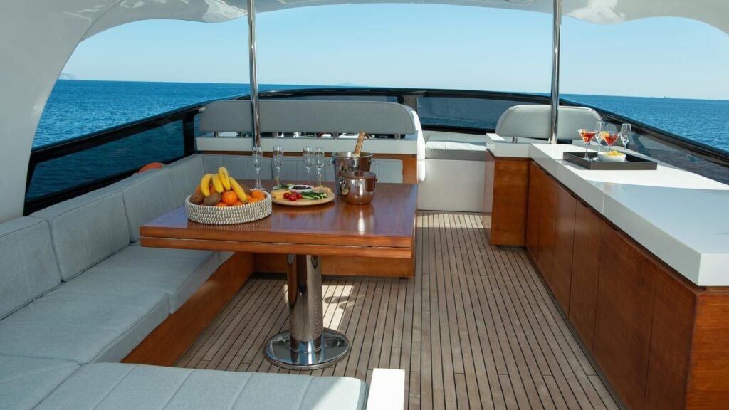 EL PECADO Sun Deck