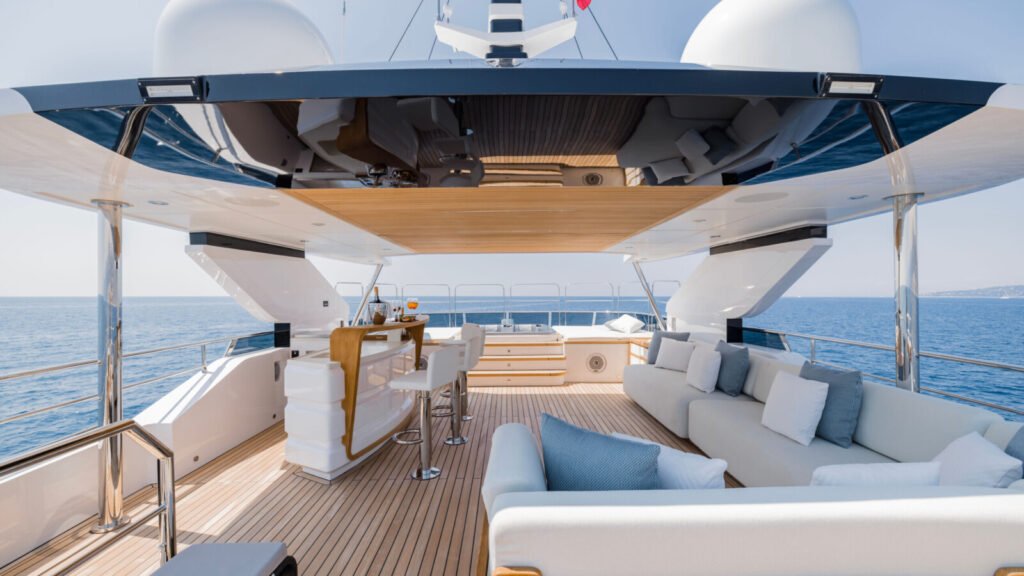OLIVIA Sun Deck