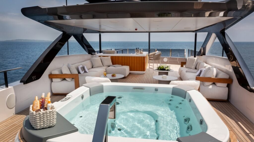 LADY DIA Sun-Deck Spa Pool