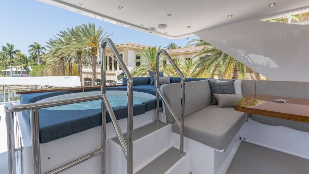MB III Sun Deck Jacuzzi