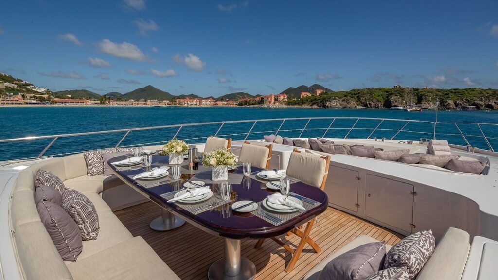 JOMAR Aft Deck Dining