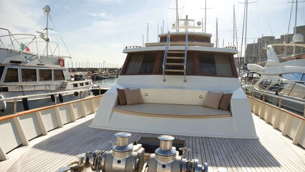 LADY EUGENIA Foredeck
