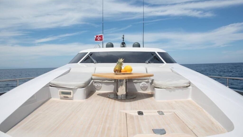 VEVEKOS Foredeck
