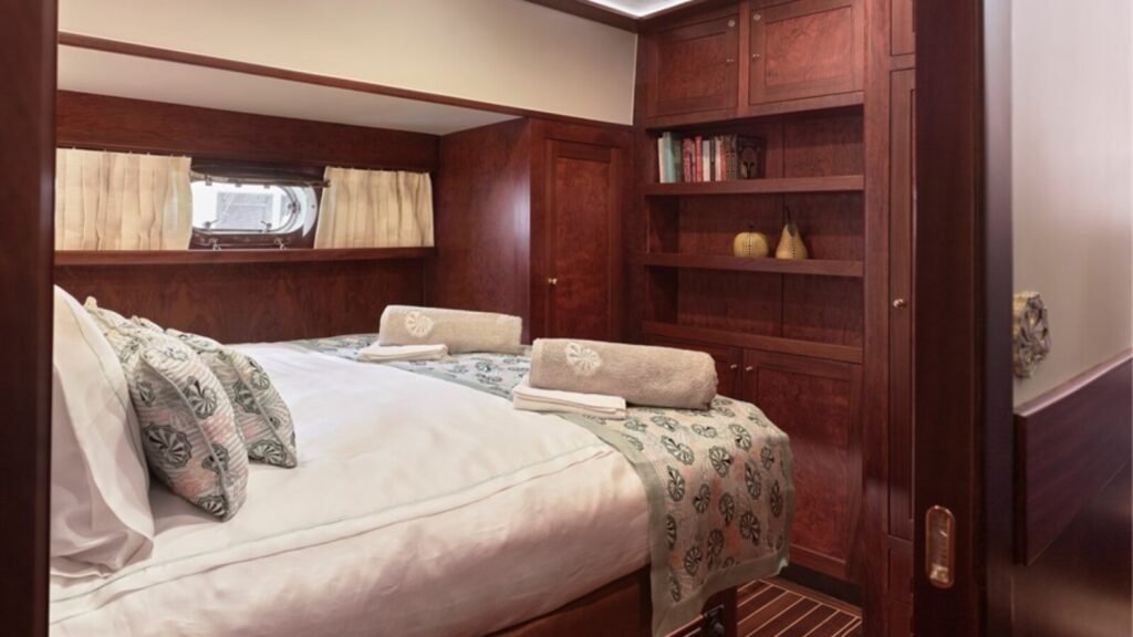 KAFTAN Guest Cabin