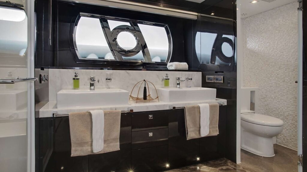 DIAMOND SEAS Master Bathroom