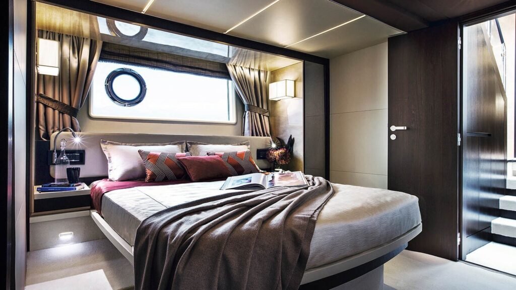 MOZZ Master Cabin