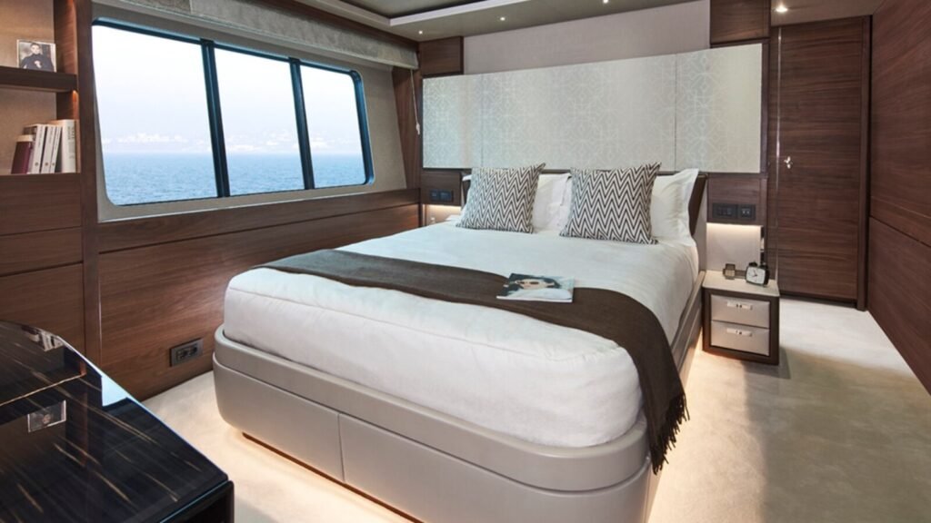 RESTLESS Double Cabin