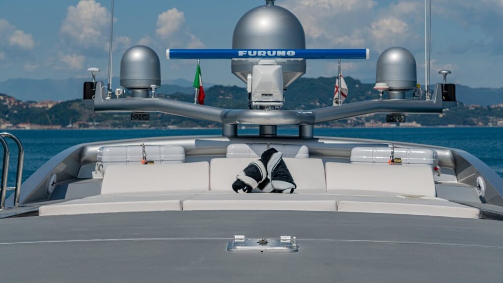 MANU V Foredeck