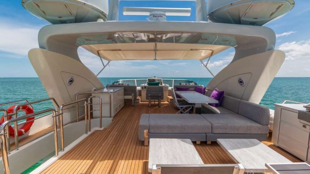 SCARLET Flybridge